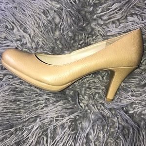 COMFTY LIKE NEW HEELS